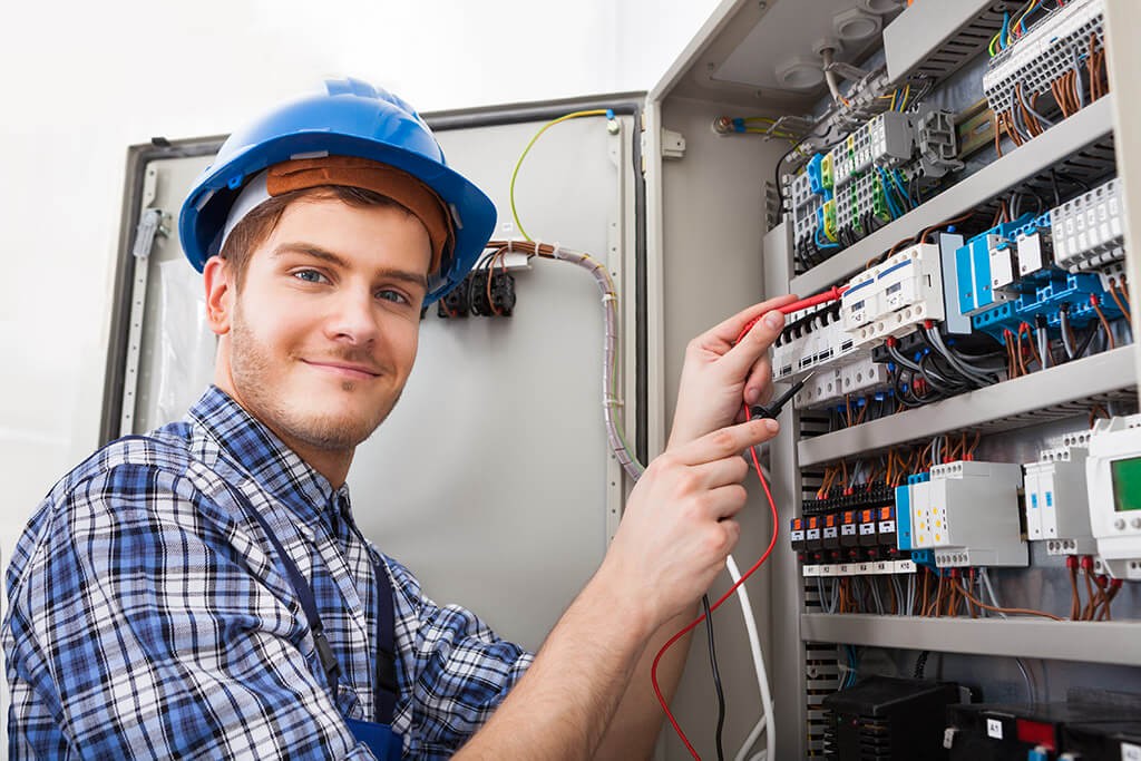 Aspiring to be a Successful Electrician? Ensure You have these Qualities